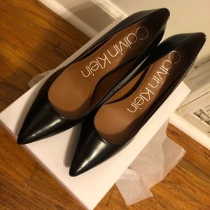 CK black pumps